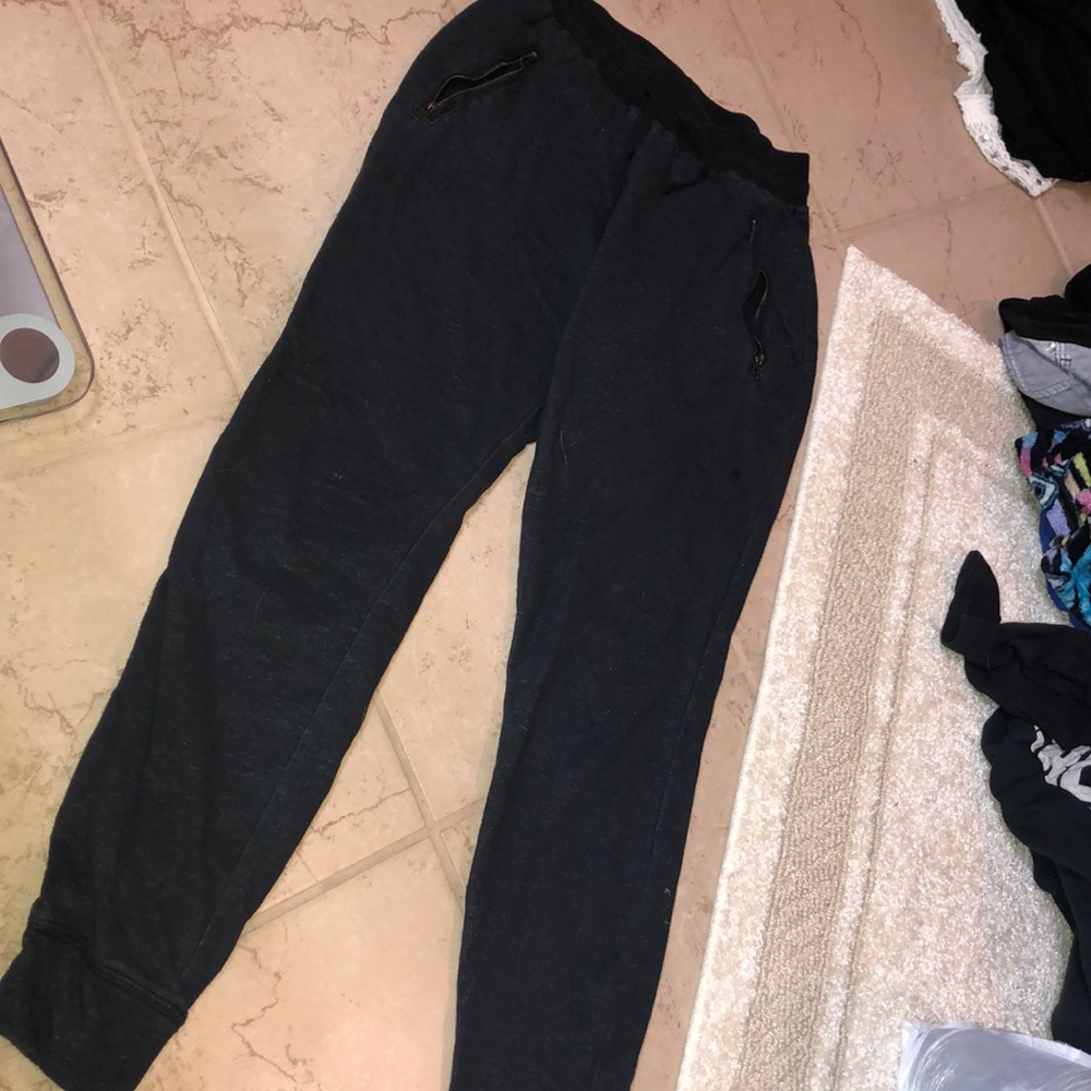 Joggers with zip-able pockets!!!